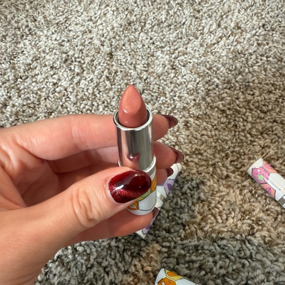 Clinique Pop Treats Lipstick Set in Purple Box - Picture 5 of 6